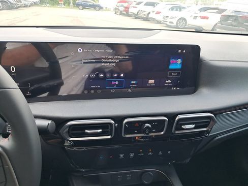 New 2026 Nissan Sentra SR w/ Floor Mat Package FWD image 18