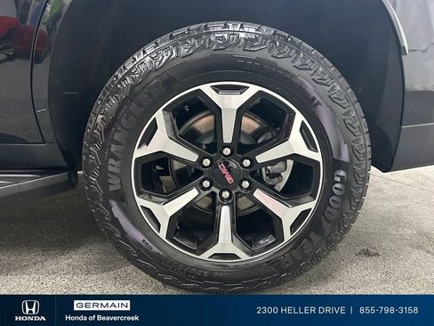 Used 2025 GMC Yukon AT4 AWD/4WD image 14