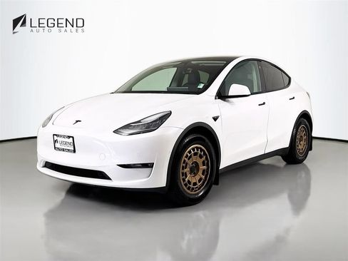 Used 2022 Tesla Model Y Long Range AWD/4WD image 1