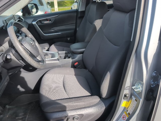 Used 2019 Toyota RAV4 XLE w/ Convenience Package FWD image 9