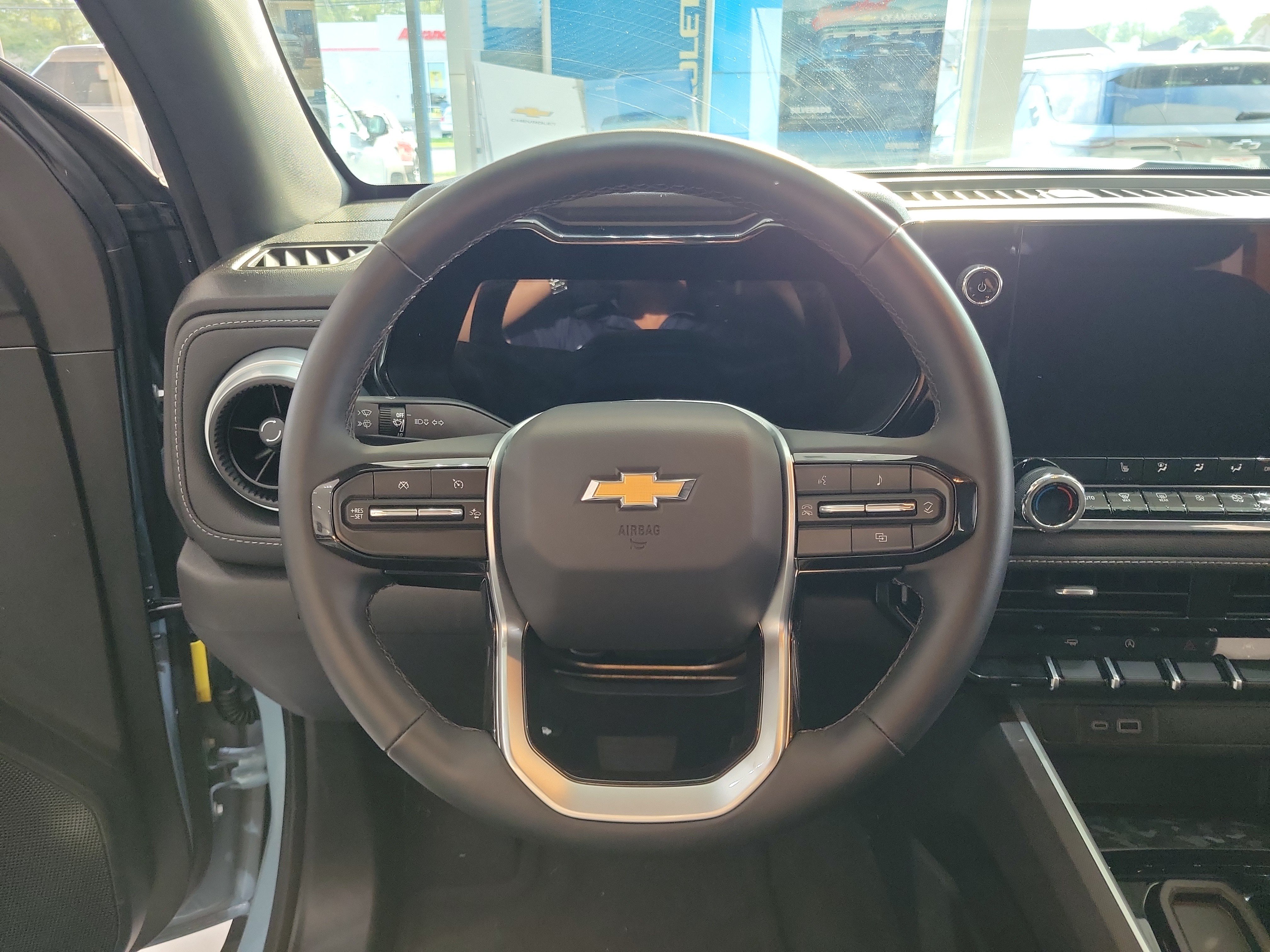 Used 2026 Chevrolet Colorado LT RWD image 22