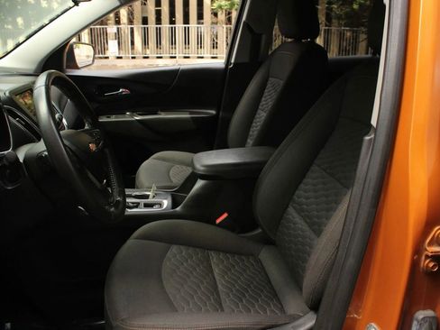 Used 2019 Chevrolet Equinox LT FWD image 16