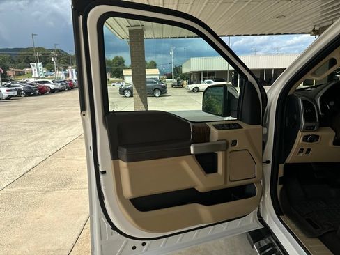 Used 2018 Ford F150 Lariat w/ Equipment Group 502A Luxury AWD/4WD image 15