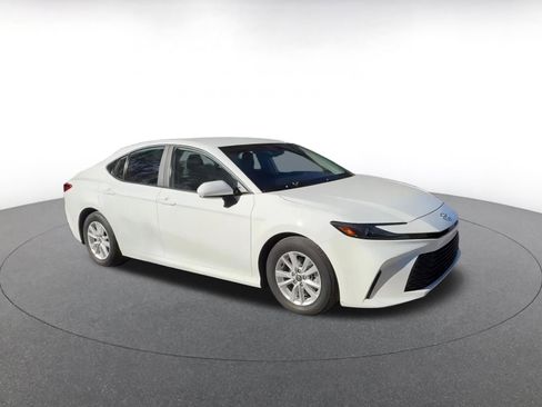 Used 2025 Toyota Camry LE image 2