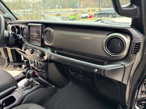 Used 2023 Jeep Wrangler Unlimited AWD/4WD image 35