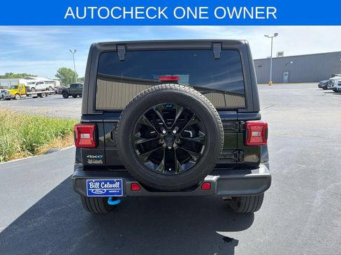 Used 2023 Jeep Wrangler Unlimited Sahara AWD/4WD image 5