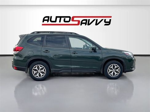 Used 2024 Subaru Forester Premium image 8