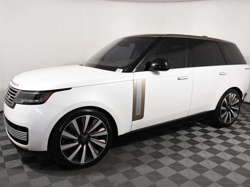 Used 2023 Land Rover Range Rover SV AWD/4WD image 2