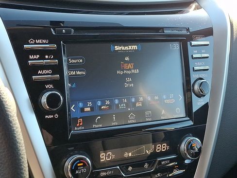 Used 2017 Nissan Murano S w/ Navigation Package image 18