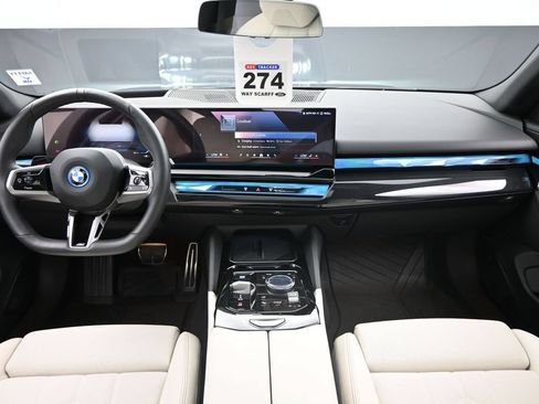 Used 2025 BMW i5 xDrive40 w/ M Sport Package AWD/4WD image 28