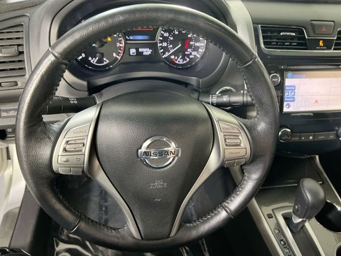 Used 2013 Nissan Altima 2.5 SL w/ Technology Pkg image 11