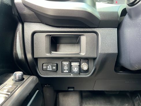 Used 2017 Toyota Tacoma TRD Off-Road AWD/4WD image 15