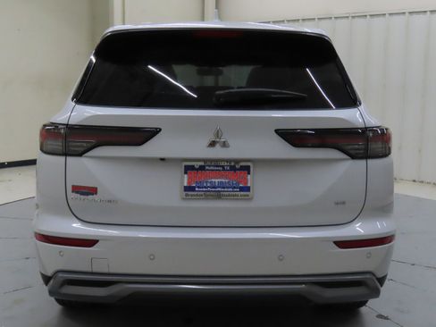 New 2025 Mitsubishi Outlander SE image 4