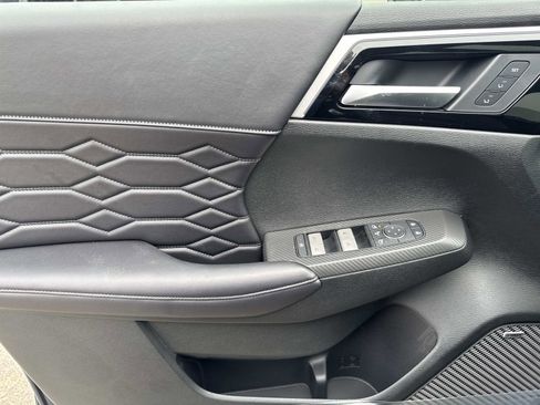 New 2025 Mitsubishi Outlander SEL image 14