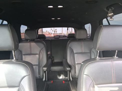 Used 2022 Chevrolet Traverse RS FWD image 22