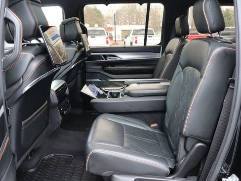 Used 2022 Jeep Grand Wagoneer Series III w/ Rear Seat Video Group 1 AWD/4WD image 35