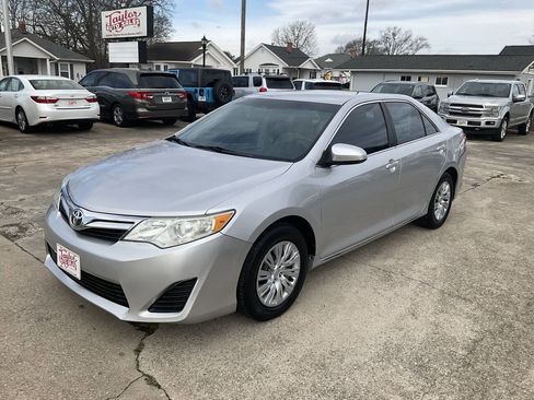 Used 2014 Toyota Camry LE image 7