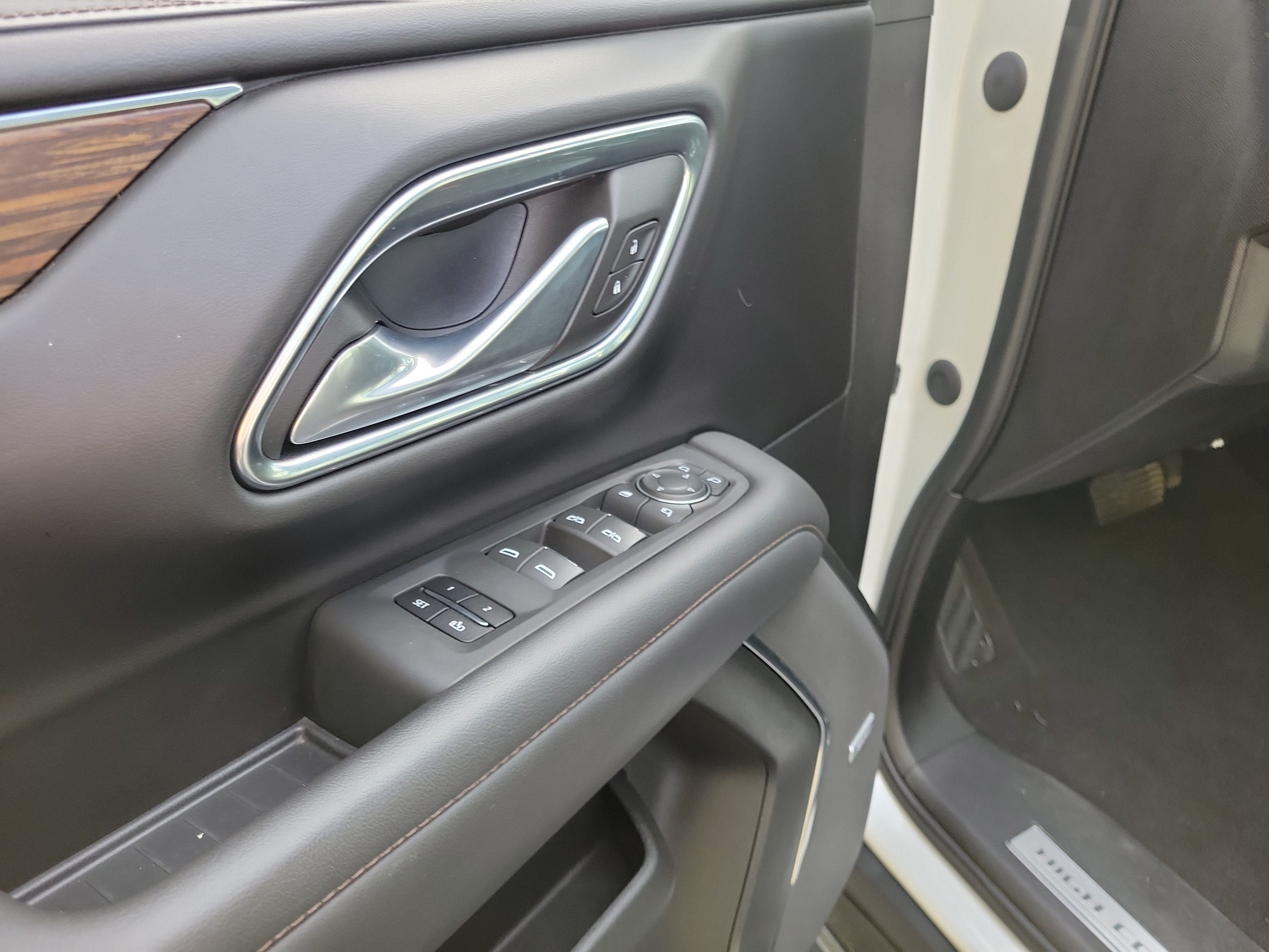 Used 2023 Chevrolet Suburban High Country AWD/4WD image 18