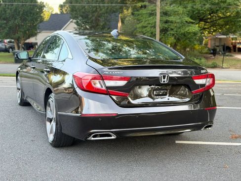 Used 2018 Honda Accord Touring image 4