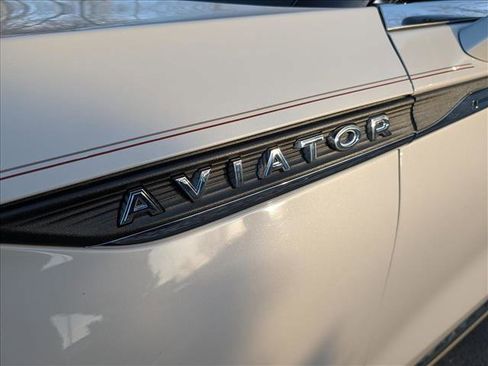 Certified 2023 Lincoln Aviator Reserve w/ Equipment Group 201A image 10