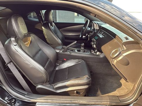 Used 2010 Chevrolet Camaro SS RWD image 16