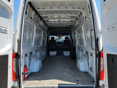 Used 2025 Mercedes-Benz Sprinter 2500 image 15