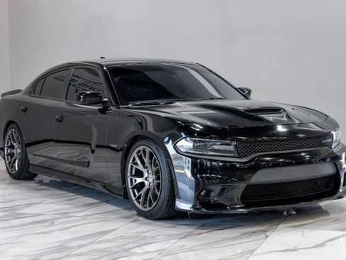 Used 2019 Dodge Charger R/T w/ Plus Group RWD image 6