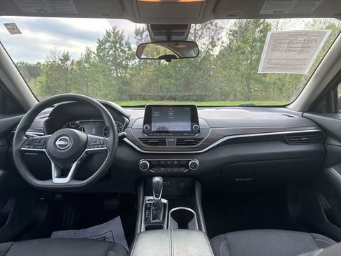 Used 2024 Nissan Altima 2.5 SV image 14