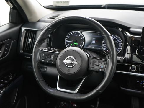 Used 2024 Nissan Pathfinder SL AWD/4WD image 16