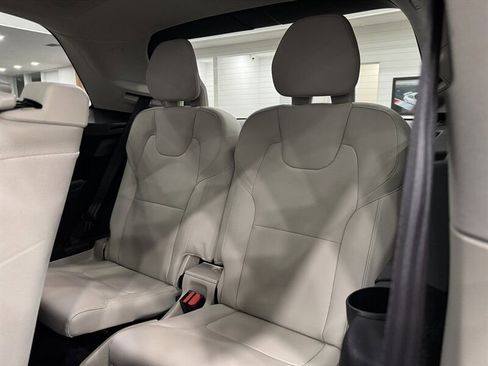 Used 2016 Volvo XC90 T8 Momentum w/ Vision Package image 19