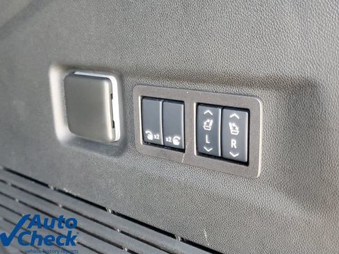 Used 2024 Chevrolet Suburban LT w/ Luxury Package AWD/4WD image 12