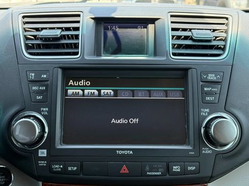 Used 2012 Toyota Highlander Limited w/ Tow Pkg FWD image 22