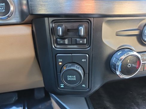 Used 2023 Ford F250 Lariat w/ Chrome Package image 31