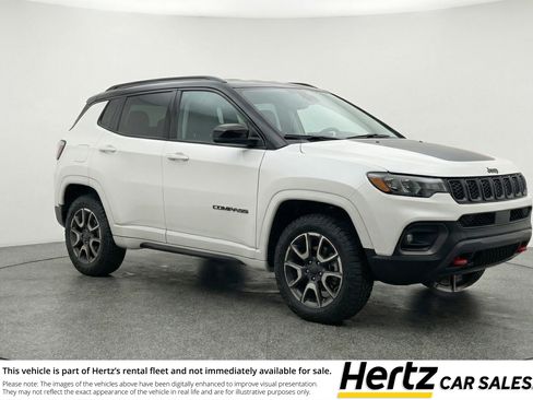 Used 2025 Jeep Compass Trailhawk image 1