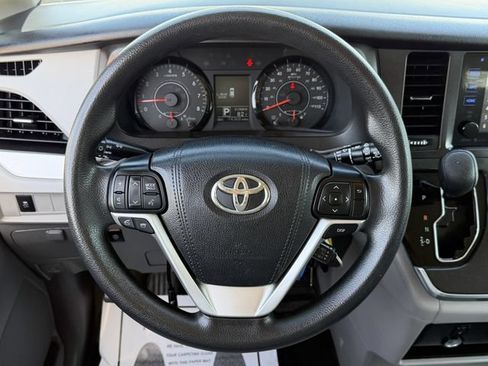 Used 2017 Toyota Sienna LE w/ Protection Package FWD image 12