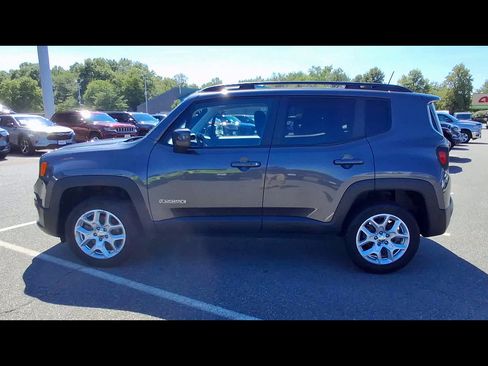 Used 2018 Jeep Renegade Latitude w/ Cold Weather Group AWD/4WD image 5