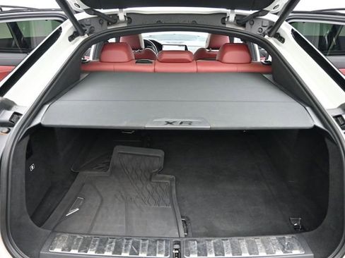 Used 2022 BMW X6 xDrive40i w/ Executive Package image 19