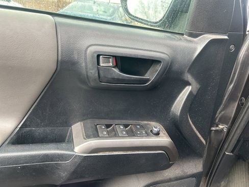 Used 2018 Toyota Tacoma SR5 image 23