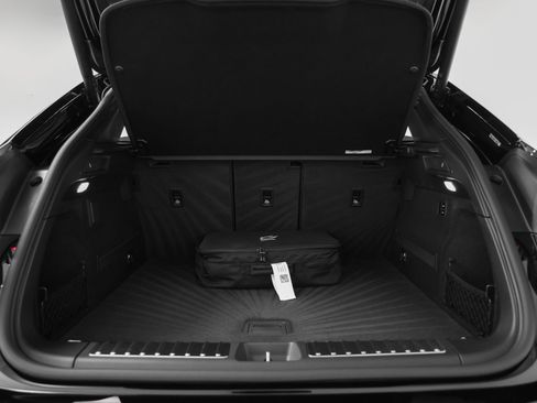 Certified 2025 Porsche Macan 4 Electric image 17