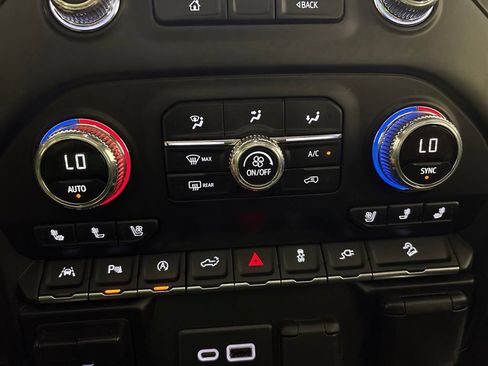 Used 2019 GMC Sierra 1500 AT4 w/ AT4 Premium Package AWD/4WD image 28
