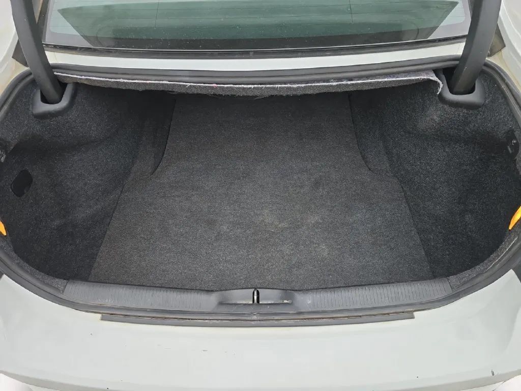 Used 2016 Dodge Charger R/T RWD image 16