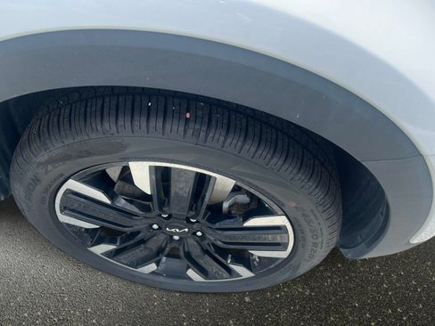 Certified 2024 Kia Telluride SX w/ Towing Package FWD image 3