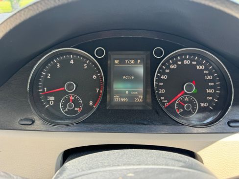Used 2010 Volkswagen Passat Komfort FWD image 12