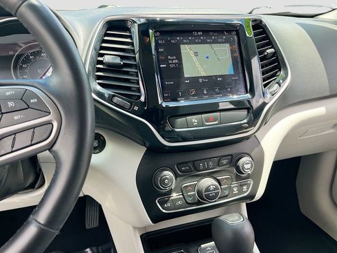 Used 2019 Jeep Cherokee Limited FWD image 15