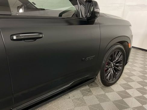 Used 2024 Cadillac Escalade ESV V w/ LPO, ONYX Package image 7