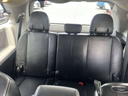 Used 2018 Toyota Sienna SE FWD image 16