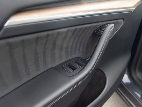 Used 2023 Tesla Model Y Long Range image 11