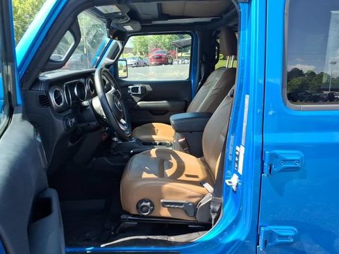 Used 2022 Jeep Wrangler Unlimited Rubicon w/ LED Lighting Group AWD/4WD image 4