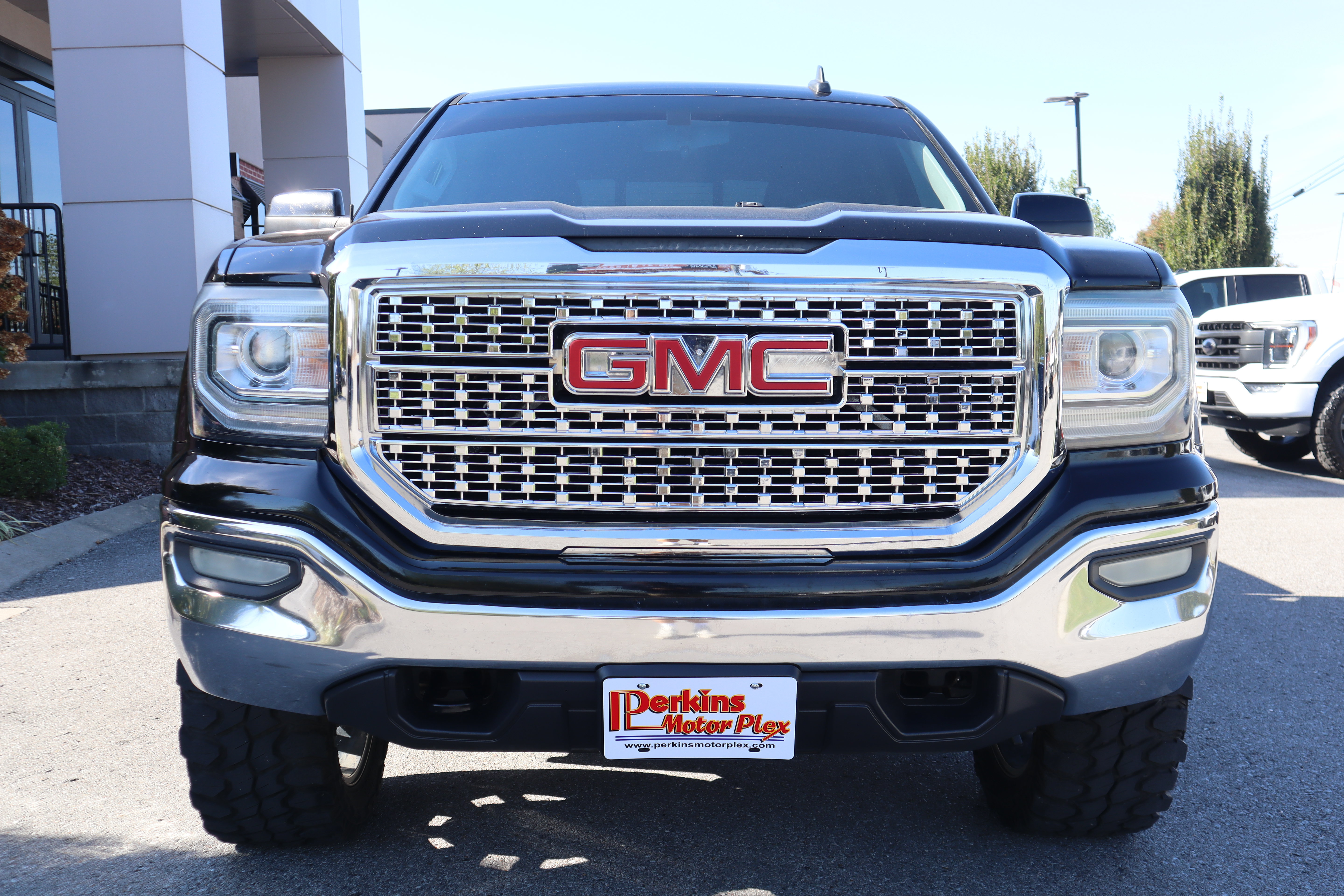Used 2016 GMC Sierra 1500 SLE w/ SLE Value Package AWD/4WD image 4