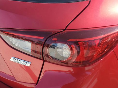 Used 2018 MAZDA MAZDA3 Touring FWD image 8